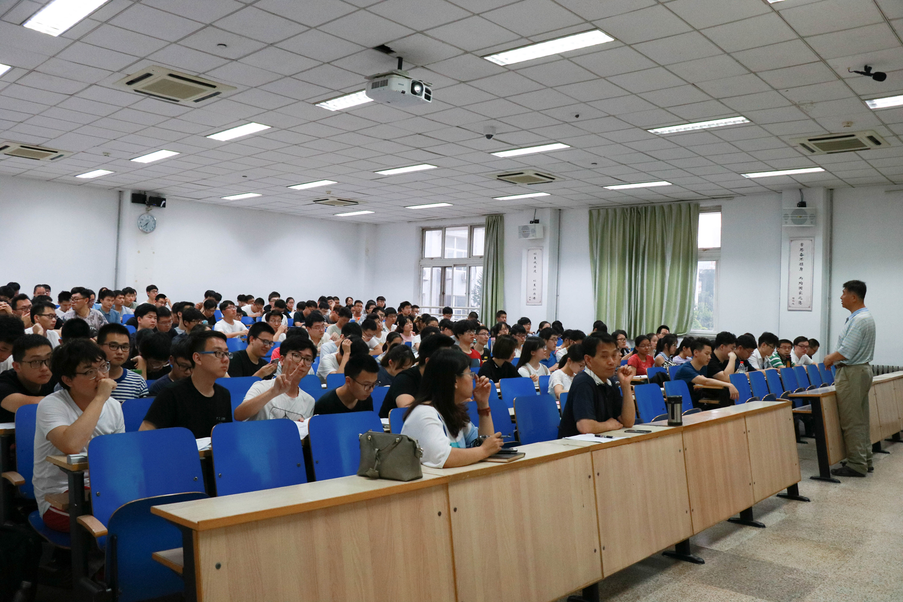 崇尚实践、知行并重，青春的汗水永远在路上——成人在线
召