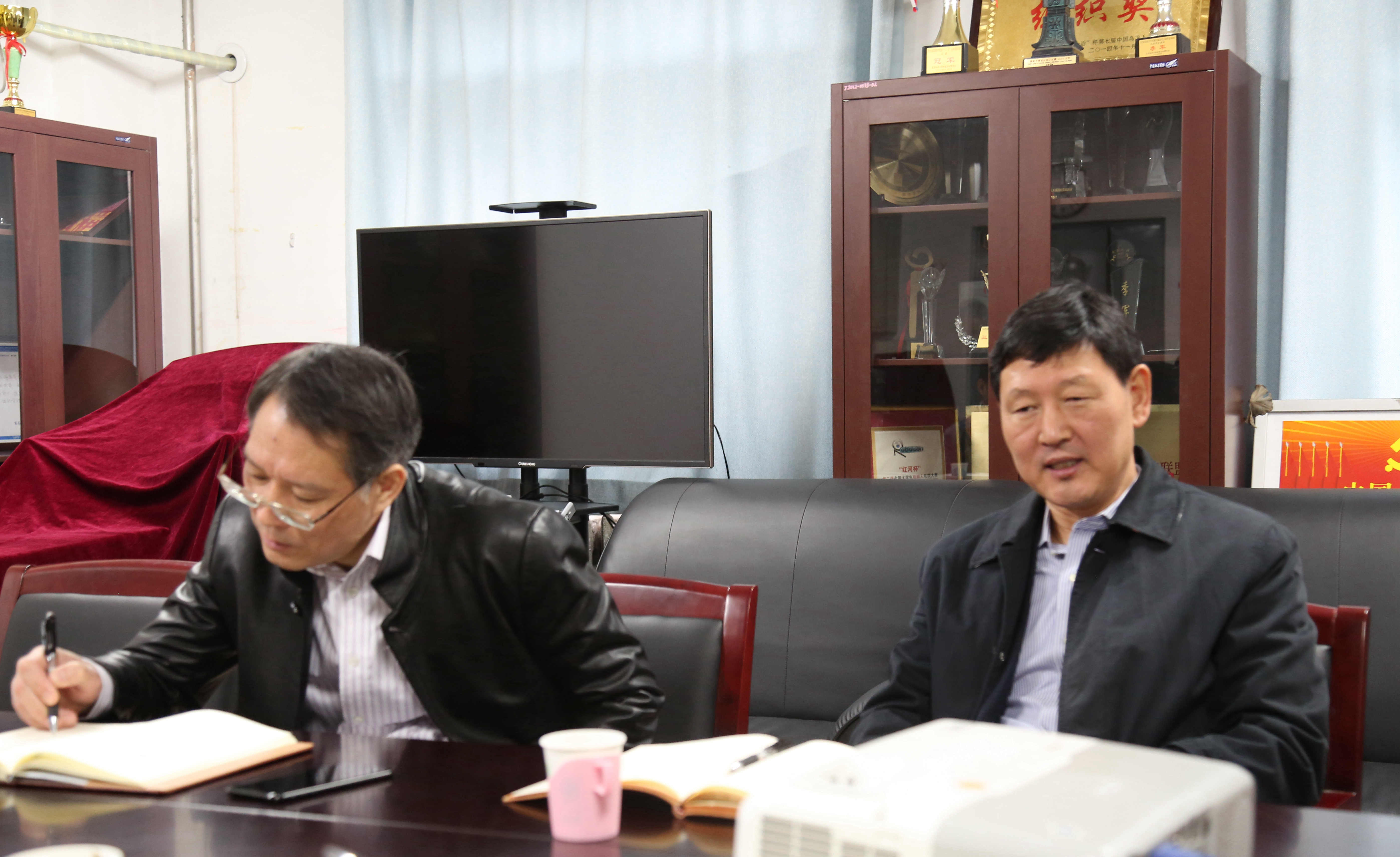 薛庆国副书记、副校长赴成人在线
调研工作